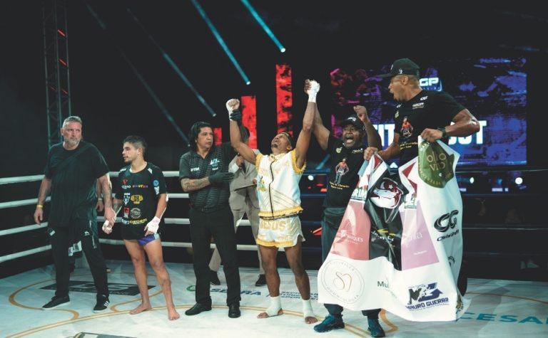 Denis Jr conquista cinturão em noite histórica na Serra