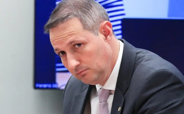 Derrite confirma saída antecipada do governo de SP para voltar à Câmara em 2026