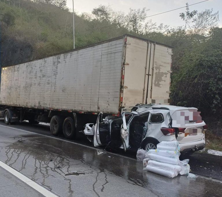 Em Gravatá, colisão na BR-232 deixa quatro feridos, incluindo uma recém-nascida