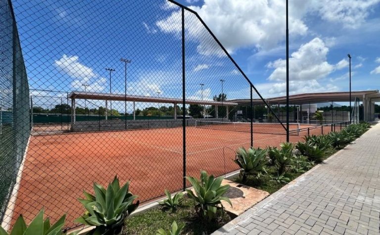 Escola Americana inaugura complexo esportivo com torneio de tênis​