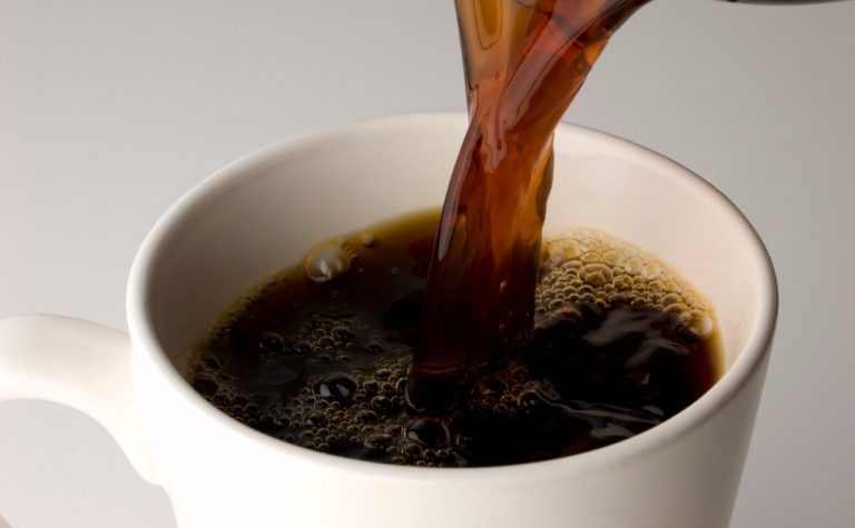 Estudo diz que beber café reduz risco de arritmia cardíaca