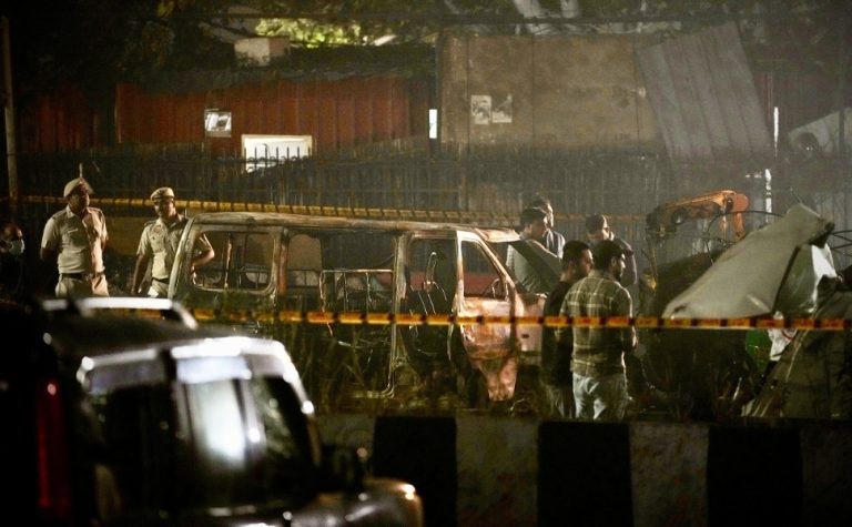 Explosão de carro perto de local turístico na Índia deixa pelo menos oito mortos