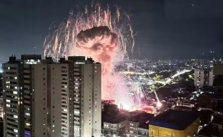 Explosão em galpão deixa um morto e atinge veículos e casas na zona leste de SP