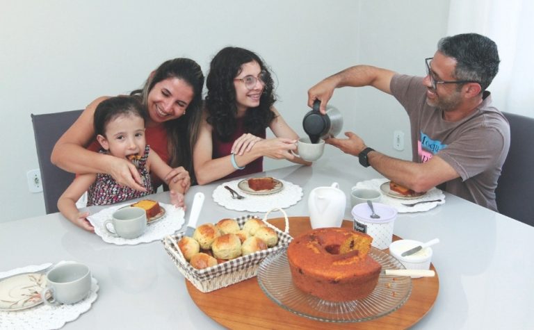 Famílias resgatam hábito de se reunir durante as refeições