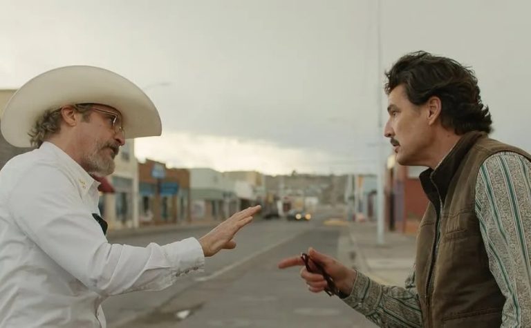Faroeste moderno com Joaquin Phoenix e Pedro Pascal