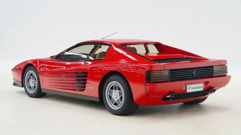 Ferrari Testarossa vai a leilão por R$ 1,3 milhão