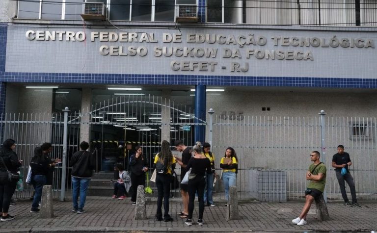 Homem armado invade Cefet do Rio e mata duas mulheres