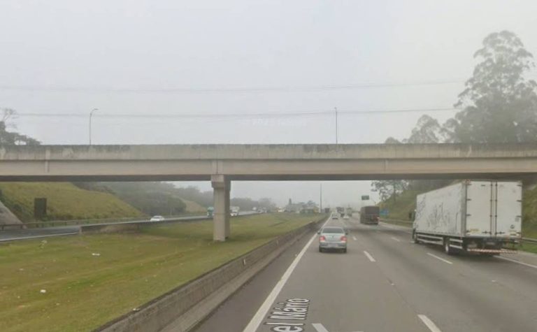 Homem morre após ser arremessado de viaduto e cair na Rodoanel, em SP