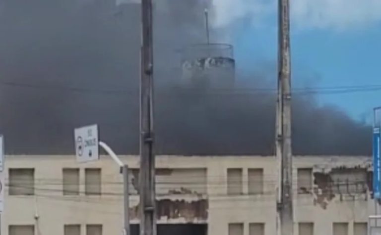 Incêndio atinge estação elétrica de hospital e bebês são transferidos às pressas