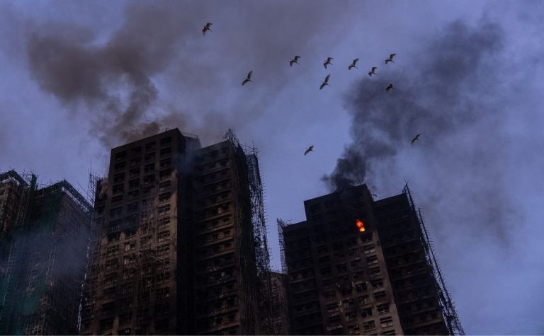 Incêndio em Hong Kong é o mais mortal em décadas; ao menos 60 pessoas morreram