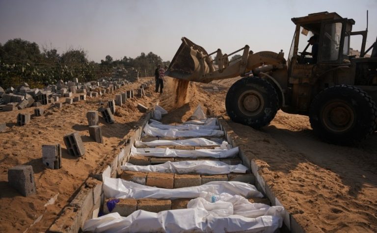 Israel devolve restos mortais de 15 palestinos