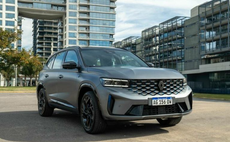 Koleos, primeiro híbrido da Renault, abre as prévias