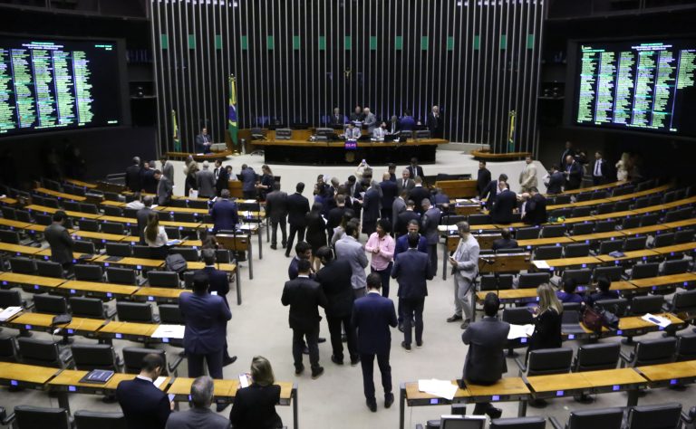 Maioria da bancada capixaba rejeita vetos de Lula