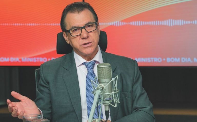 Ministro quer liberar FGTS para 13 milhões de demitidos