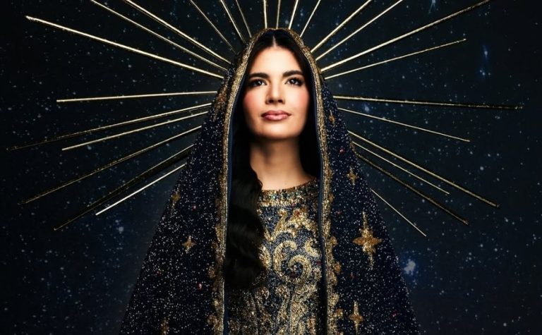 Miss Universo 2025: brasileira homenageia Nossa Senhora Aparecida em desfile