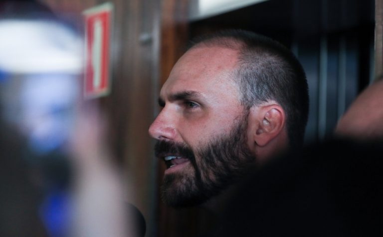 Eduardo Bolsonaro deve se tornar réu no STF ignorando processo e julgado à revelia