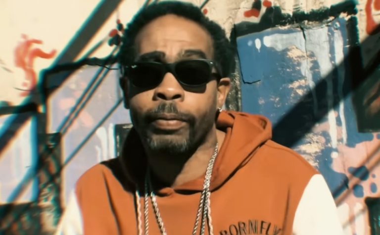 Morre Young Bleed, rapper americano de hits como ‘How Ya Do Dat’, aos 51 anos