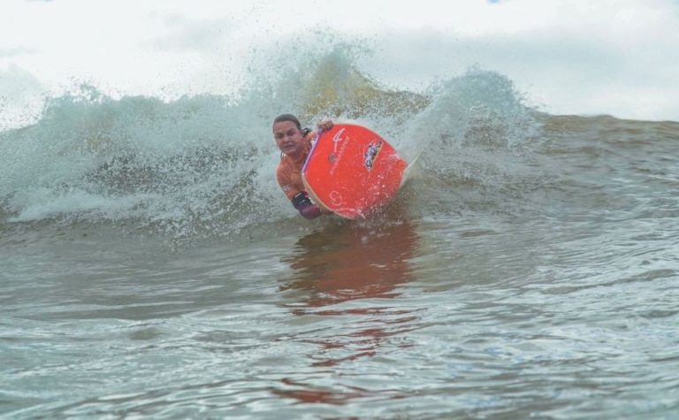 Neymara Carvalho e Luna Hardman vão participar do circuito de bodyboarding em SC