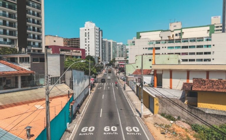 Novos radares de Vila Velha não vão multar avanço de sinal na madrugada