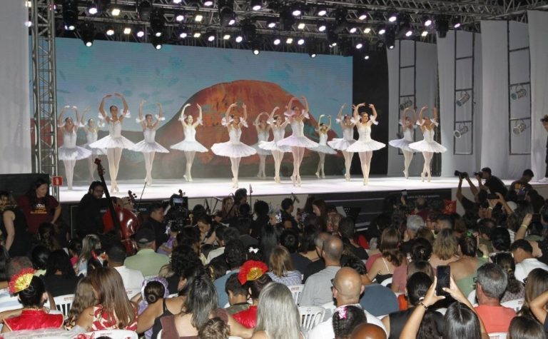 “O Quebra Nozes Capixaba”: Espetáculo de Natal encanta plateia em Vila Velha