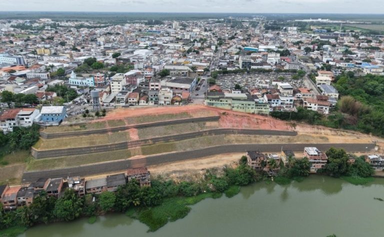 Obra para conter ladeira e evitar deslizamentos é entregue em São Mateus