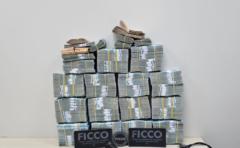 PF apreende mais de R$ 1,5 milhão em espécie e prende grupo por lavagem de dinheiro