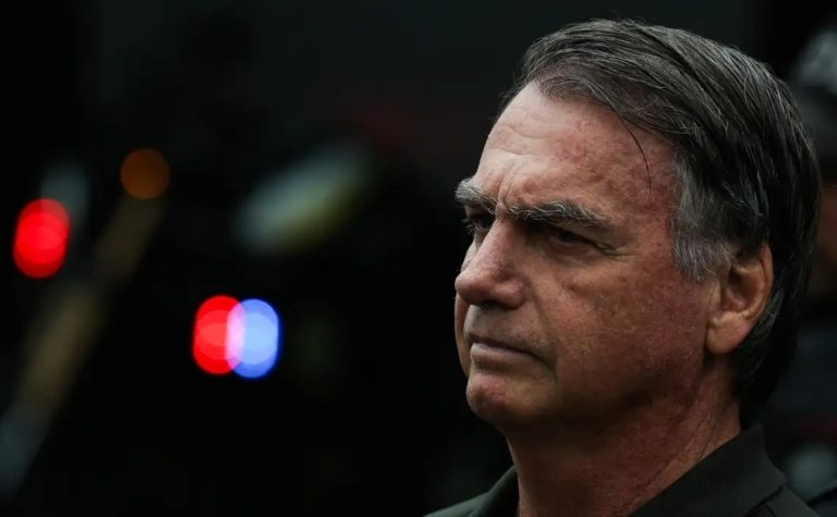 Primeira Turma do STF forma maioria para manter prisão de Bolsonaro