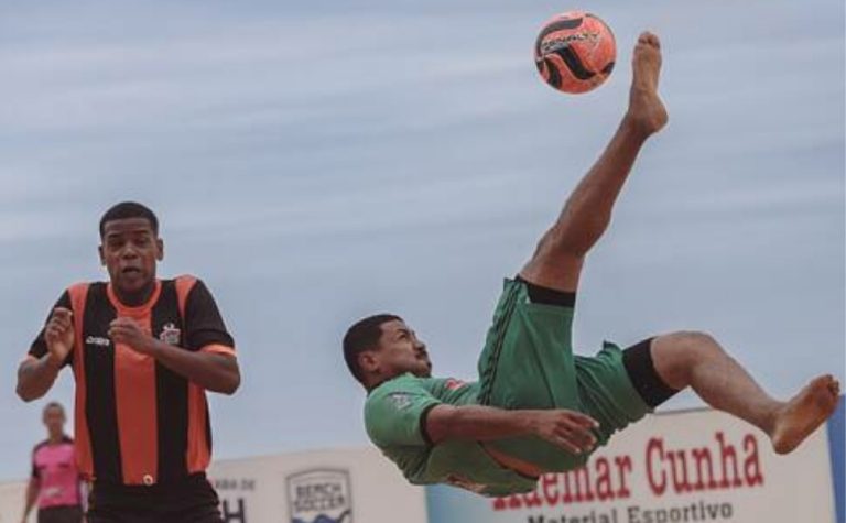 Praia de Itapoã recebe jogos de futebol de areia neste domingo