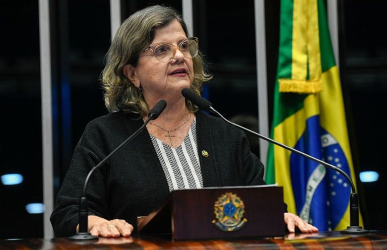 Senadora Teresa Leitão recebe alta após queda no plenário do Senado