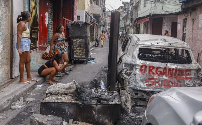 ‘Sou a lei, sou o juiz, mandado é o c’, teria dito policial durante operação no Rio