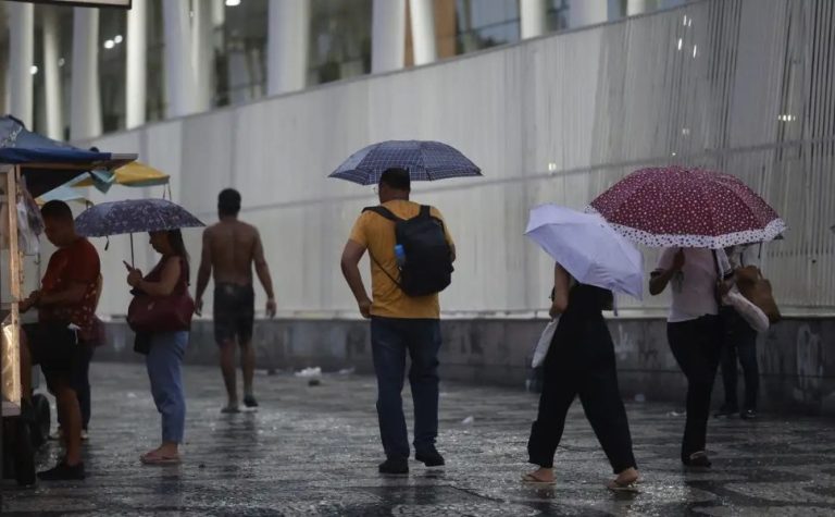 Tempestades e chuvas fortes devem marcar o começo da semana no ES