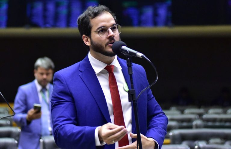 Túlio Gadêlha pede que PGR investigue possível vazamento de questões do ENEM 2025