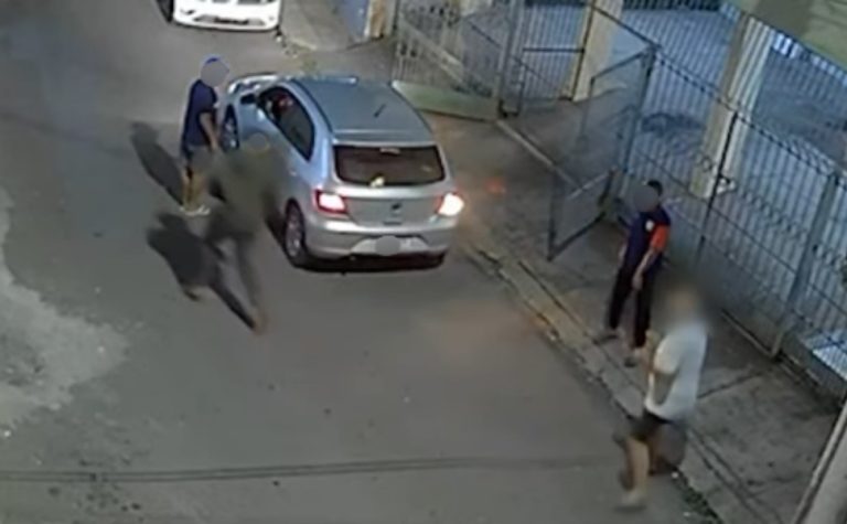 VÍDEO | Suspeitos levam carro de morador e atiram contra vítima em Vila Velha