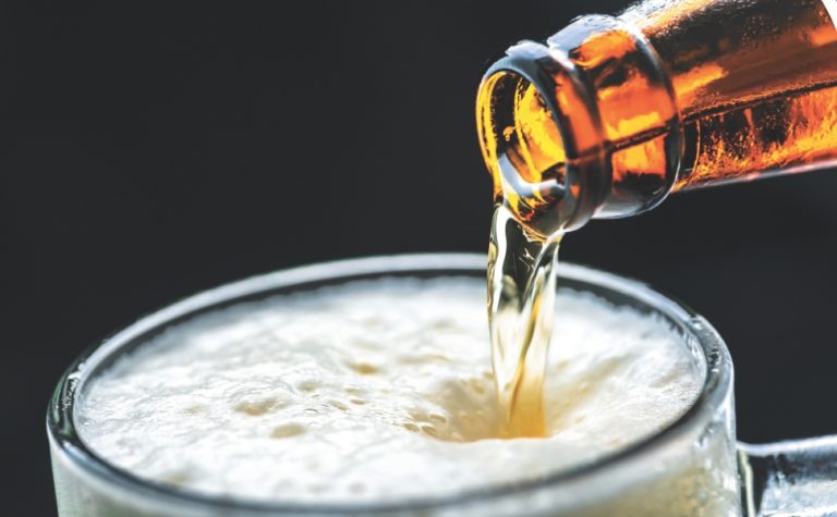 Vício em álcool: descoberta molécula capaz de inibir vontade de beber