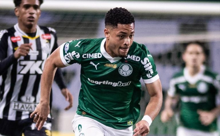 Vitor Roque brilha, Palmeiras vence Santos e abre vantagem para o Flamengo