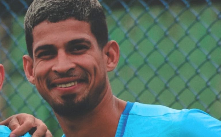 ⁠Vitória renova contrato com volante Jonata