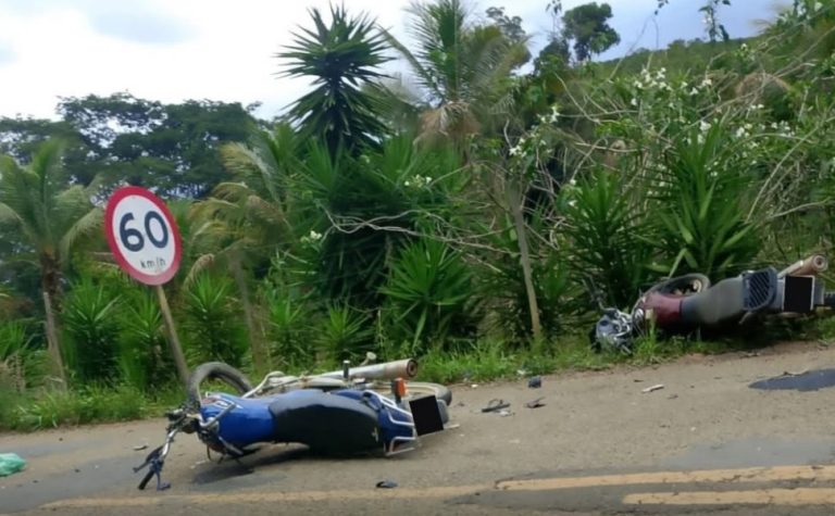 Acidente envolvendo duas motocicletas deixa mortos e feridos em rodovia do ES