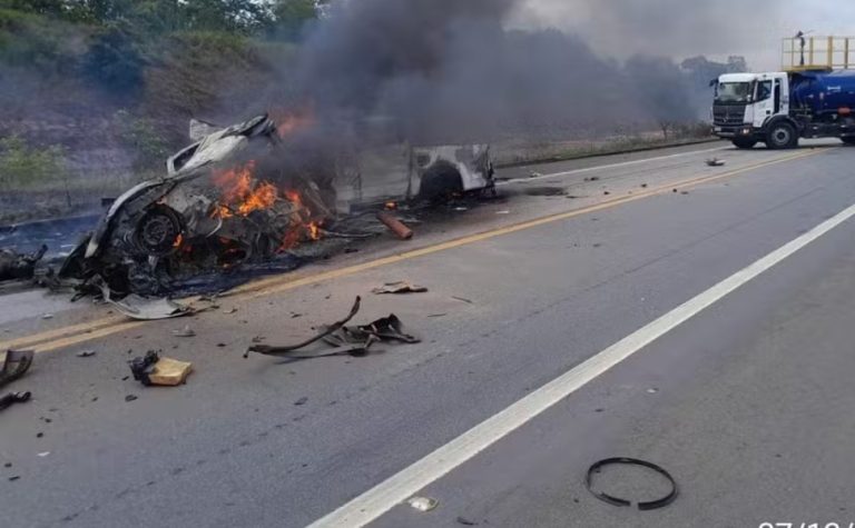 Acidente na BR 101 na divisa entre o ES e a Bahia deixa 11 pessoas mortas