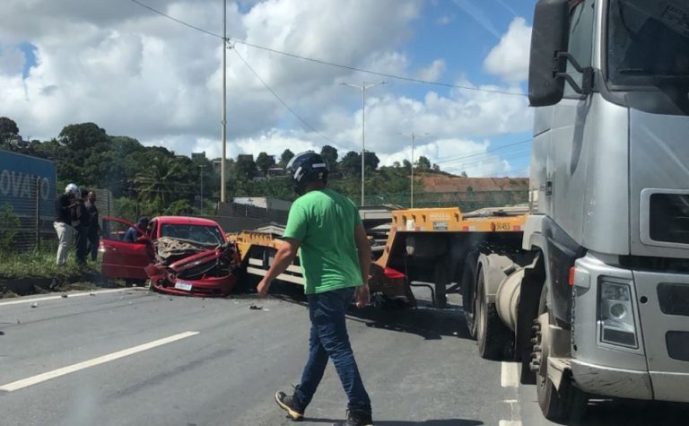 Acidente na Rodovia do Contorno deixa duas pessoas gravemente feridas