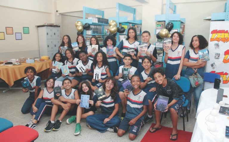 Alunos de escola municipal de Vila Velha lançam 36 livros