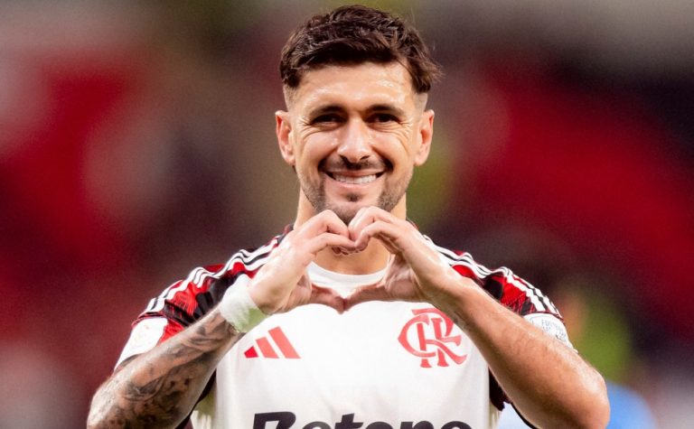 Arrascaeta carrega Flamengo para a semifinal do Intercontinental