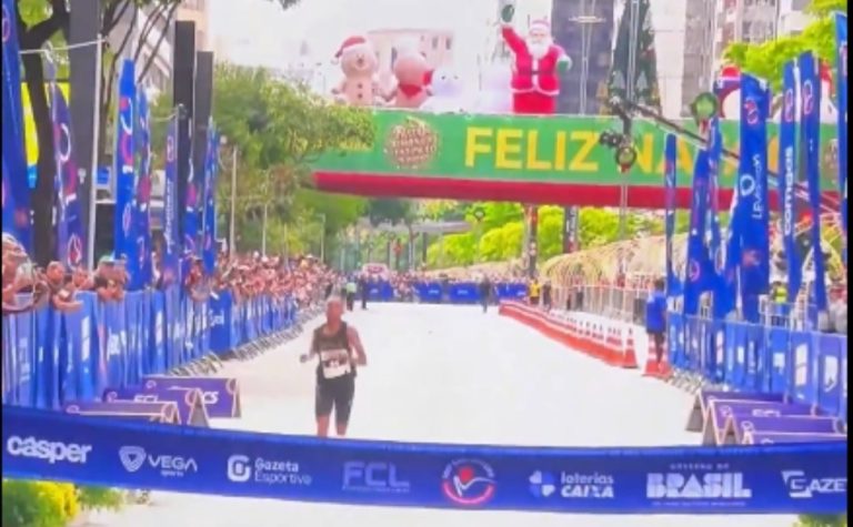 Atleta da Tanzânia vence São Silvestre e desmaia; brasileira fica em 3º