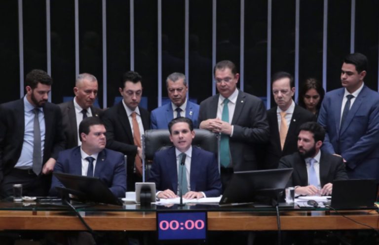 Ato no Recife critica PL que reduz penas de condenados pelos atos de 8 de janeiro