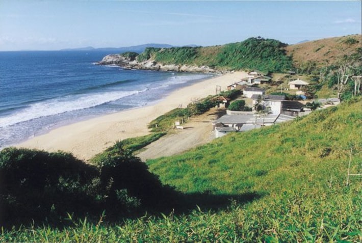 Balneário Camboriú vai proibir nudismo na Praia do Pinho, a primeira a ter prática no País