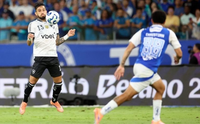 Botafogo empata no fim contra o Cruzeiro e dá o vice-campeonato ao Palmeiras