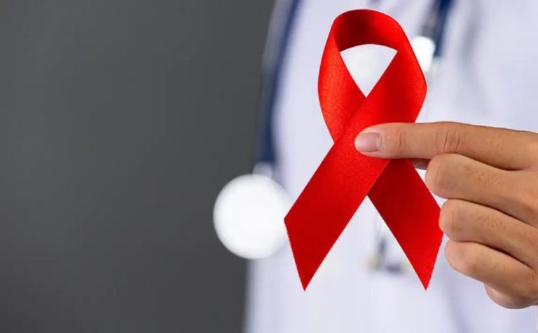 Brasil elimina transmissão do HIV da mãe para o bebê, diz ministério