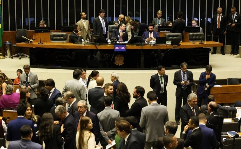 Câmara adia para o ano que vem votações da PEC da Segurança e do PL Antifacção