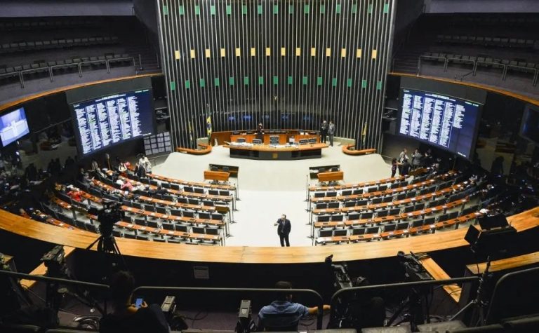 Por 436 votos a 2, Câmara aprova projeto do devedor contumaz sem mudanças