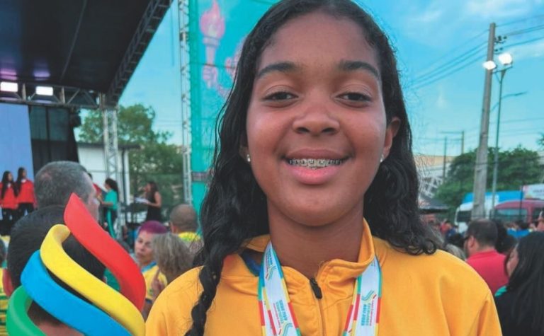 Capixaba Ana Elizia é tricampeã continental de atletismo adaptado