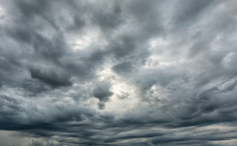 Ciclone extratropical deixa parte do País em alerta vermelho para tempestades